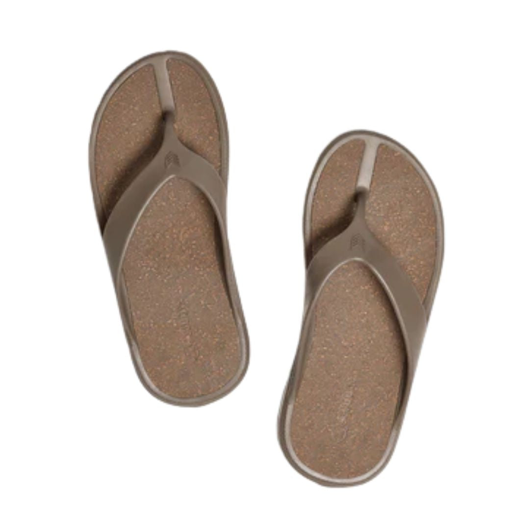 Cariuma Ibitu Thongs Kangaroo Brown