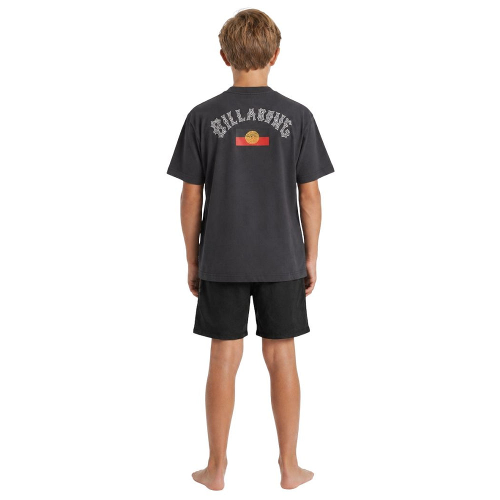 Billabong Groms Otis Flag Arch Tee Charcoal