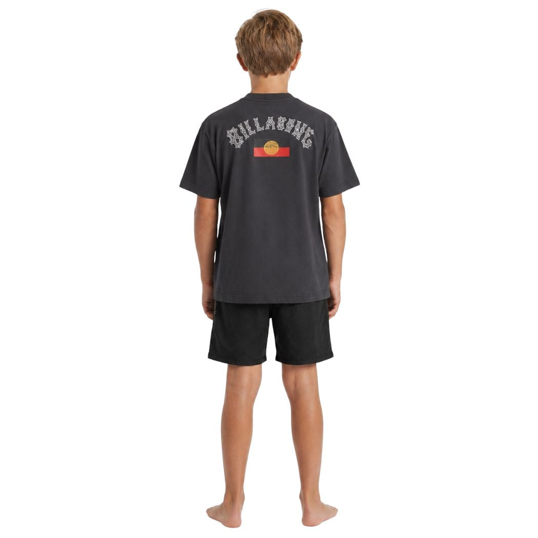 Billabong Groms Otis Flag Arch Tee Charcoal