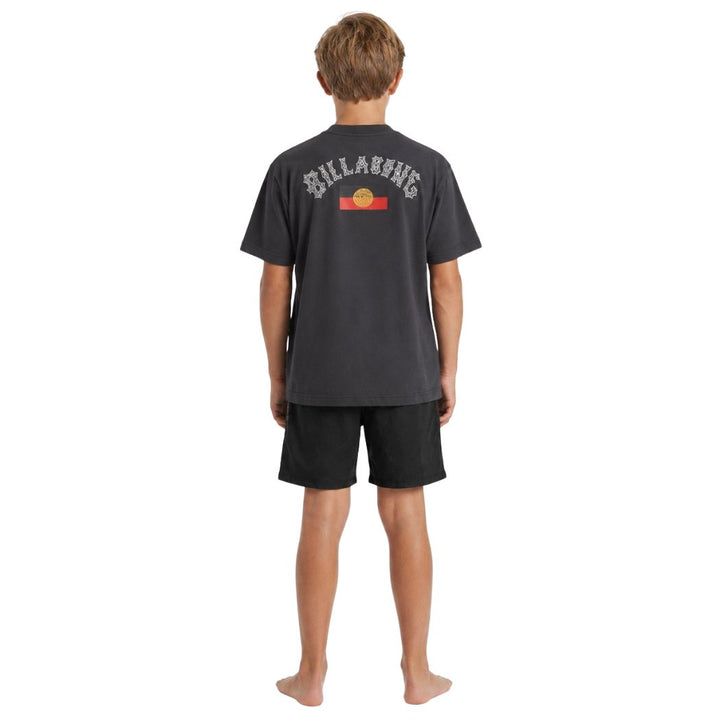 Billabong Groms Otis Flag Arch Tee Charcoal