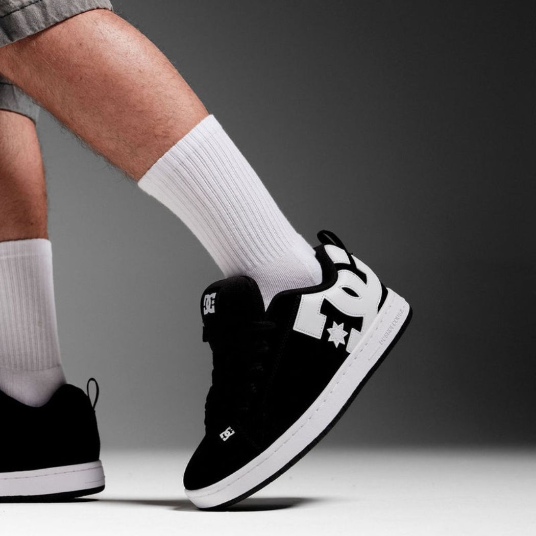 DC Court Graffik Black
