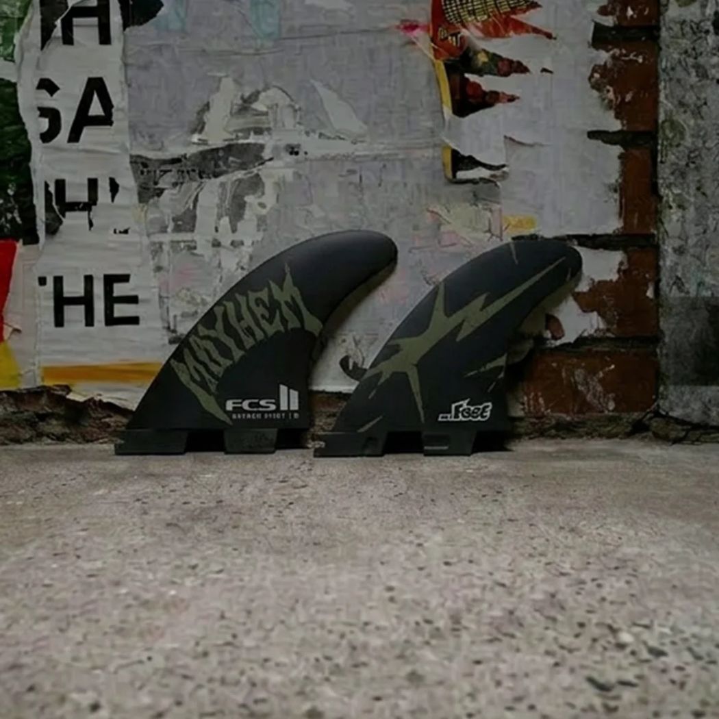 FCS II Mayhem Pivot PC Carbon Tri Fin Set Marine Large