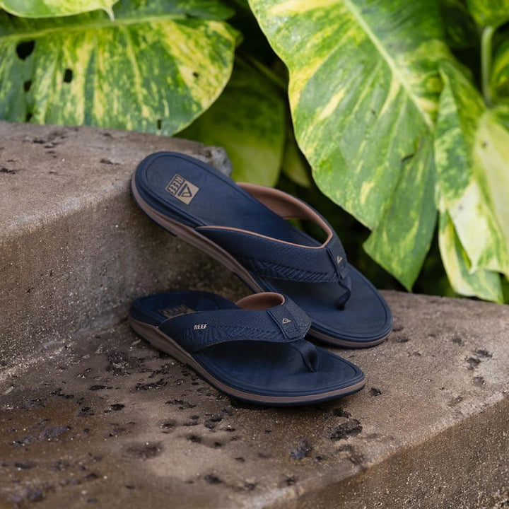 Reef Offshore Thongs Black Gum